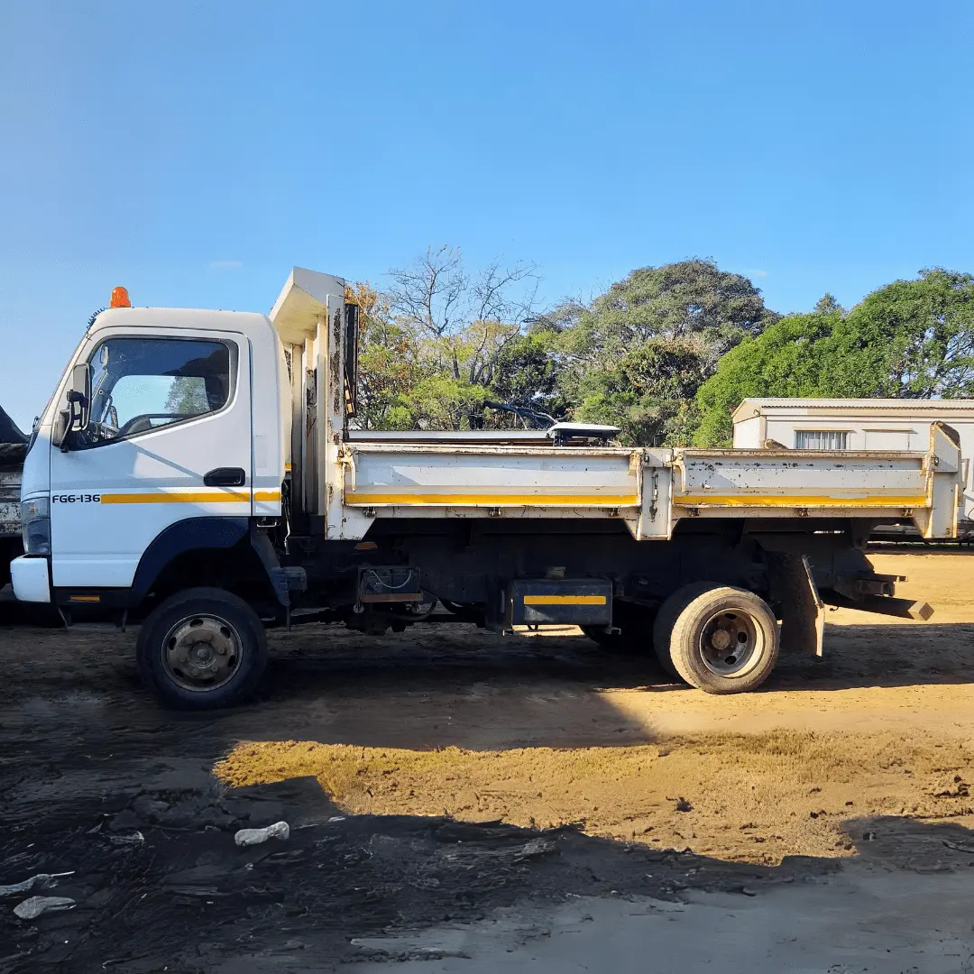 Isuzu truck-min